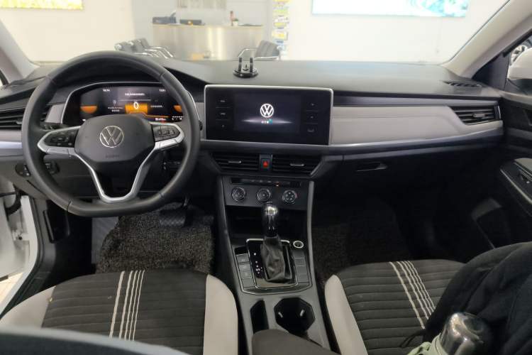 Used Volkswagen Bora 2024 200TSI DSG Comfort Edition Center Console