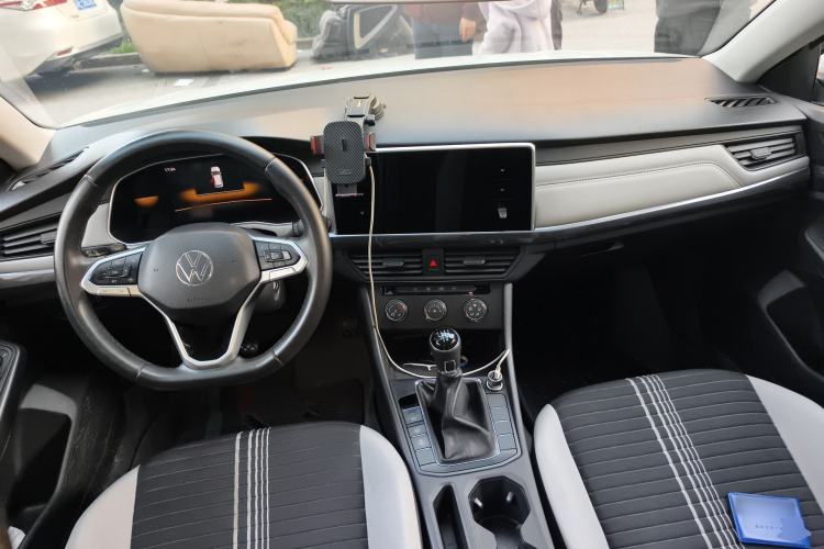 Used Volkswagen Bora 2024 200TSI Manual Comfort Edition Center Console