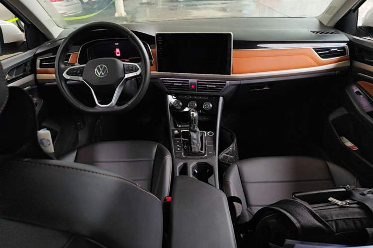 Used Volkswagen Bora 2024 200TSI DSG EnjoyDrive PRO Edition Center Console