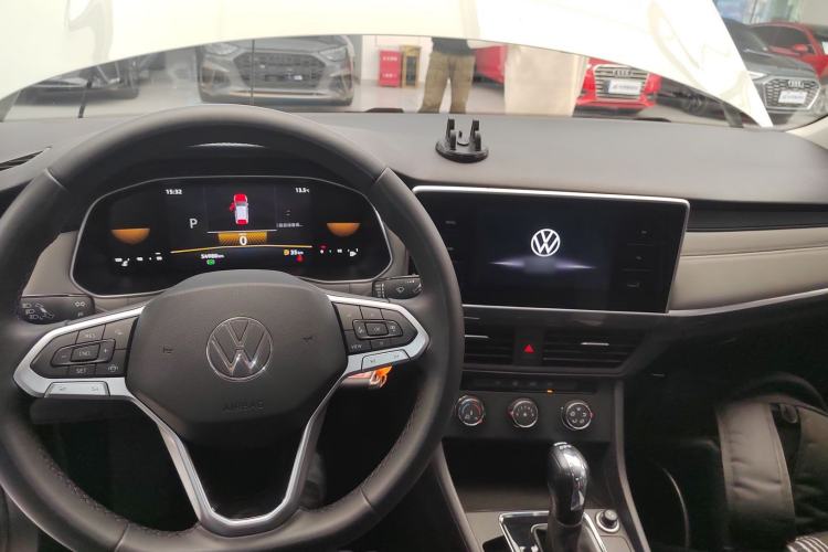 Used Volkswagen Bora 2024 200TSI DSG Comfort Edition Center Console