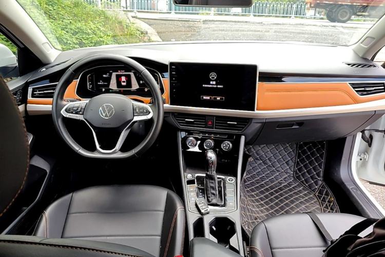 Used Volkswagen Bora 2024 200TSI DSG EnjoyDrive PRO Edition Center Console