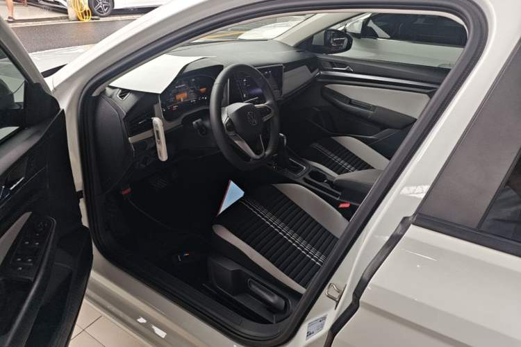Used Volkswagen Bora 2024 200TSI DSG Comfort Edition Driver Seat