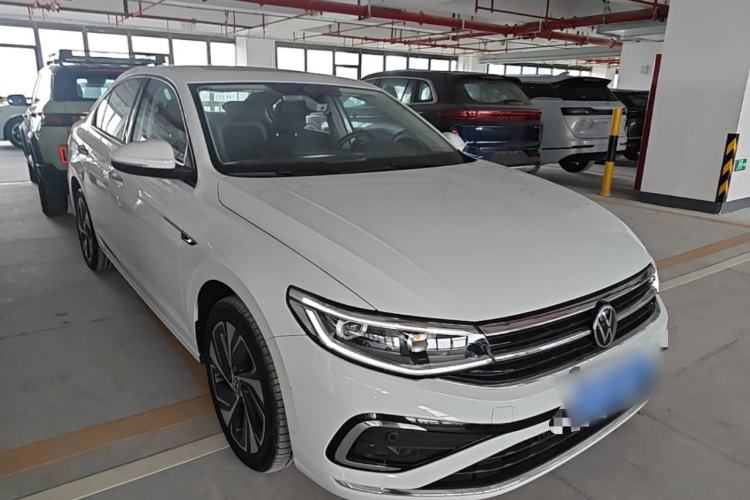Used Volkswagen Bora 2024 300TSI DSG Prestige Edition Front Right 45 Deg