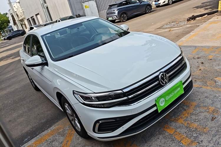 Used Volkswagen Bora 2024 200TSI DSG Comfort Edition Front Right 45 Deg