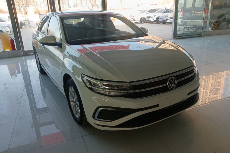 Used Volkswagen Bora 2024 200TSI DSG Comfort Edition Front Right 45 Deg