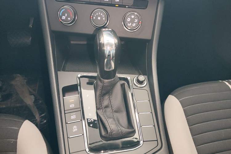 Used Volkswagen Bora 2024 200TSI DSG Comfort Edition Gear Lever