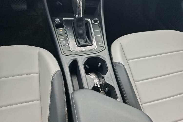 Used Volkswagen Bora 2024 200TSI DSG Joyful Drive Edition Gear Lever