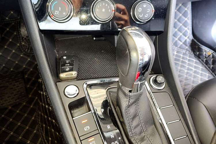 Used Volkswagen Bora 2024 200TSI DSG EnjoyDrive PRO Edition Gear Lever
