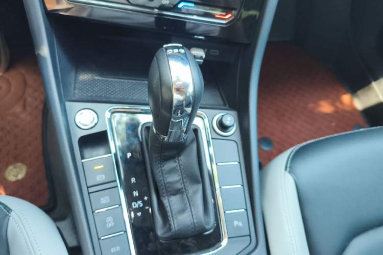 Used Volkswagen Bora 2024 300TSI DSG Prestige Edition Gear Lever