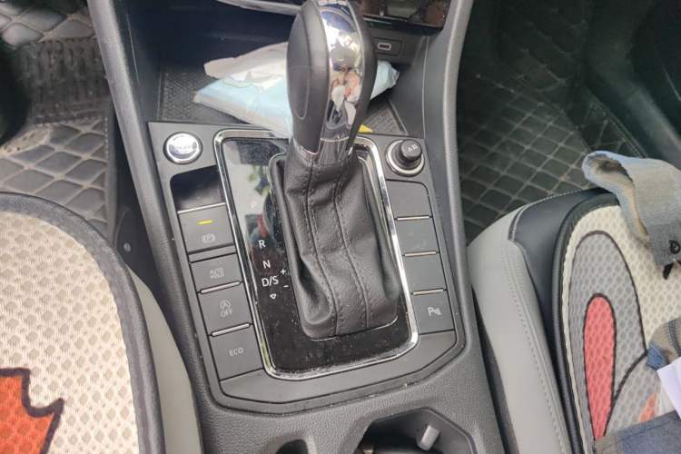 Used Volkswagen Bora 2024 300TSI DSG Prestige Edition Gear Lever