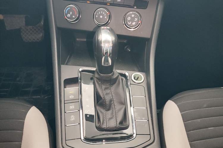 Used Volkswagen Bora 2024 200TSI DSG Comfort Edition Gear Lever