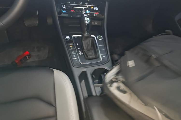 Used Volkswagen Bora 2024 300TSI DSG Prestige Edition Gear Lever