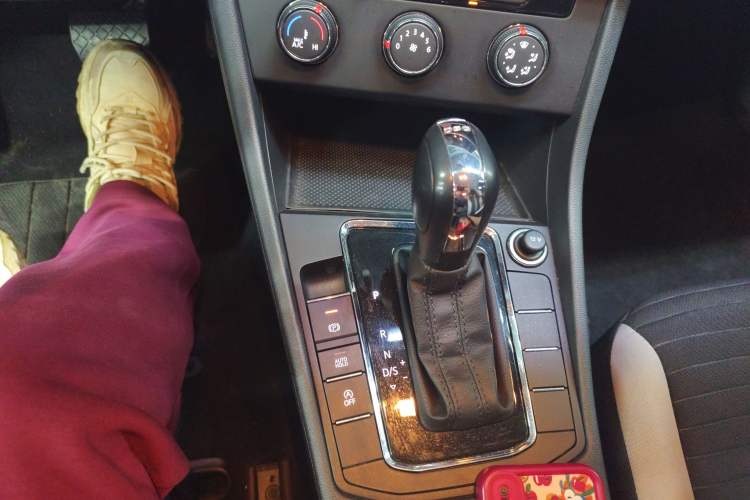 Used Volkswagen Bora 2024 200TSI DSG Comfort Edition Gear Lever