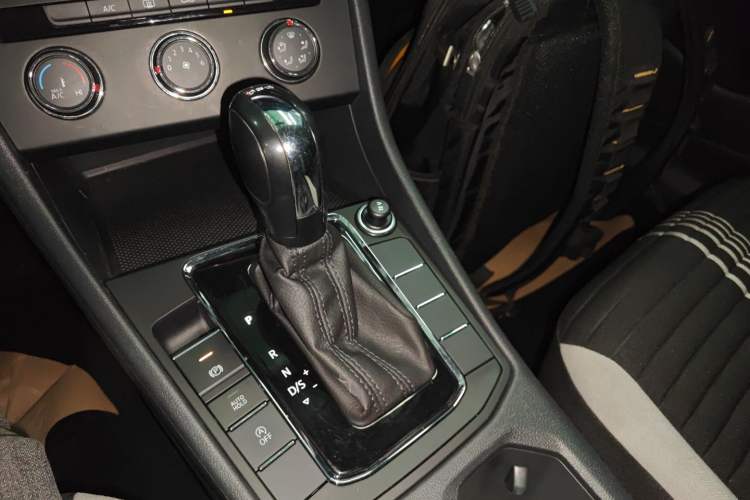 Used Volkswagen Bora 2024 200TSI DSG Comfort Edition Gear Lever