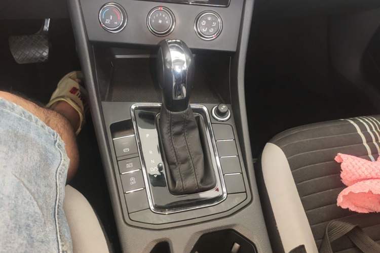 Used Volkswagen Bora 2024 200TSI DSG Comfort Edition Gear Lever