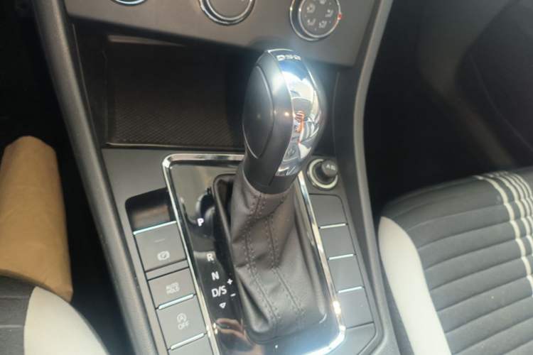 Used Volkswagen Bora 2024 200TSI DSG Comfort Edition Gear Lever