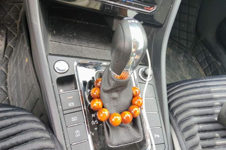 Used Volkswagen Bora 2024 300TSI DSG Prestige Edition Gear Lever