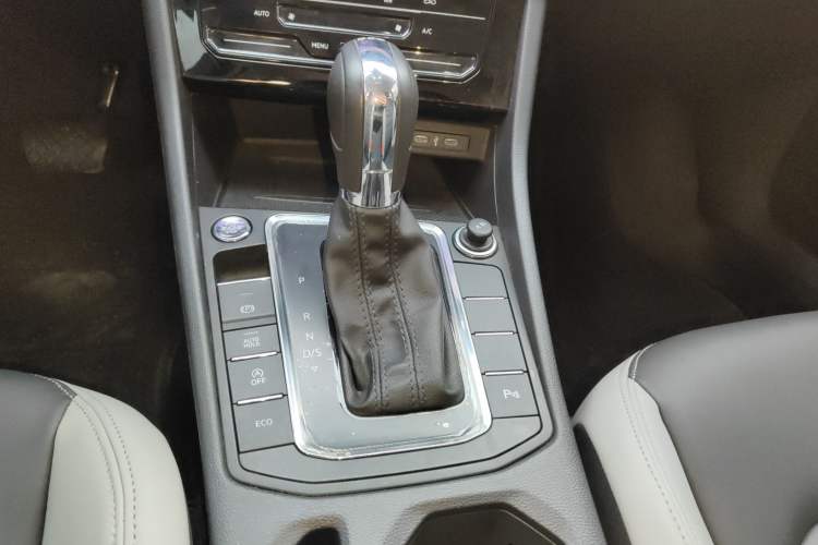 Used Volkswagen Bora 2024 300TSI DSG Prestige Edition Gear Lever