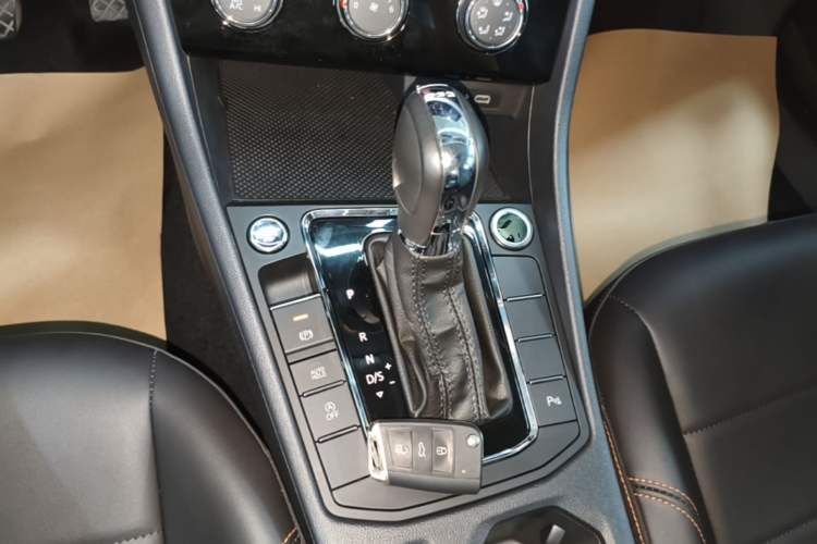 Used Volkswagen Bora 2024 200TSI DSG EnjoyDrive PRO Edition Gear Lever