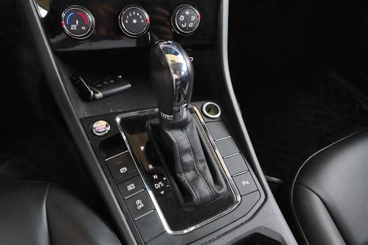 Used Volkswagen Bora 2024 200TSI DSG EnjoyDrive PRO Edition Gear Lever