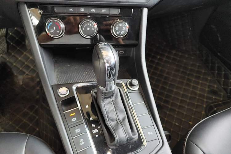 Used Volkswagen Bora 2024 200TSI DSG EnjoyDrive PRO Edition Gear Lever