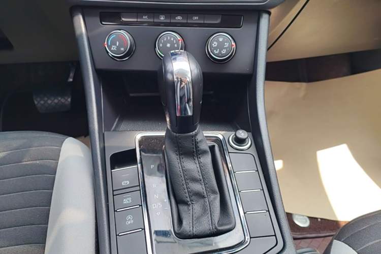 Used Volkswagen Bora 2024 200TSI DSG Comfort Edition Gear Lever