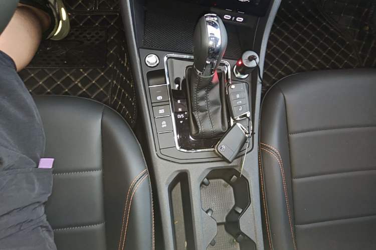 Used Volkswagen Bora 2024 200TSI DSG EnjoyDrive PRO Edition Gear Lever