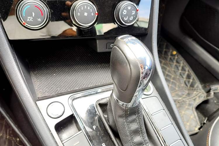 Used Volkswagen Bora 2024 200TSI DSG EnjoyDrive PRO Edition Gear Lever