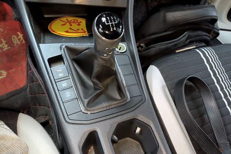 Used Volkswagen Bora 2024 200TSI Manual Comfort Edition Gear Lever