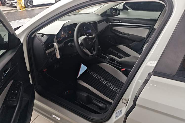 Used Volkswagen Bora 2024 200TSI DSG Comfort Edition Left Front Seat
