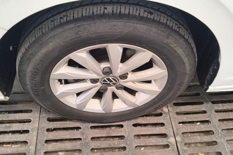 Used Volkswagen Bora 2024 200TSI DSG Comfort Edition Left Front Wheel Hub