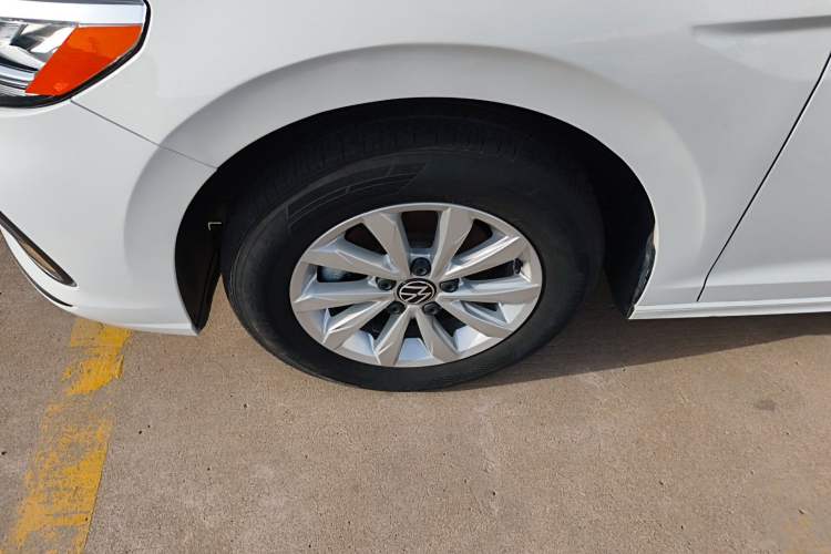 Used Volkswagen Bora 2024 200TSI DSG Comfort Edition Left Front Wheel Hub