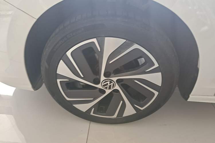 Used Volkswagen Bora 2024 200TSI DSG EnjoyDrive PRO Edition Left Front Wheel Hub