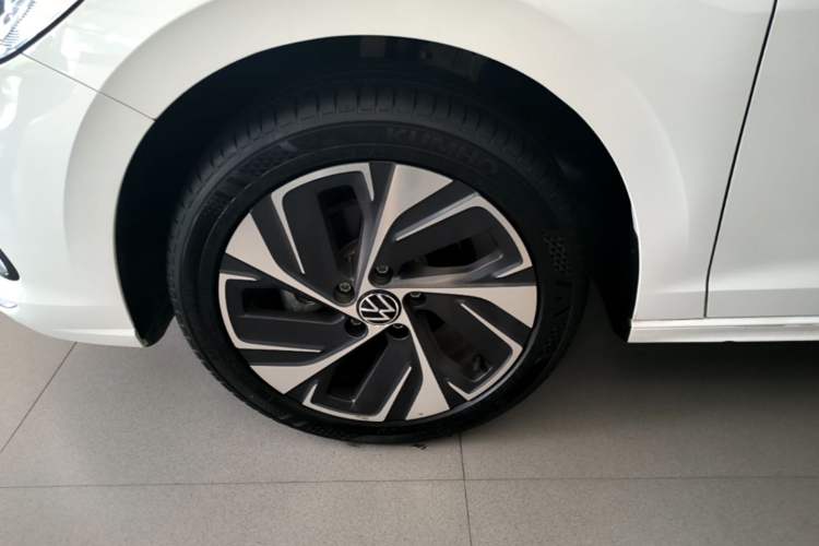 Used Volkswagen Bora 2024 200TSI DSG EnjoyDrive PRO Edition Left Front Wheel Hub