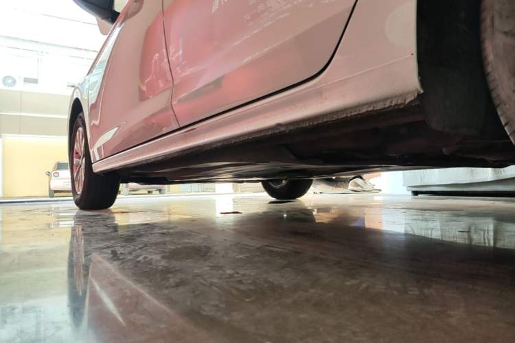Used Volkswagen Bora 2024 200TSI DSG Comfort Edition Left Side Sill