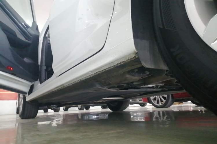 Used Volkswagen Bora 2024 200TSI DSG Comfort Edition Left Side Sill