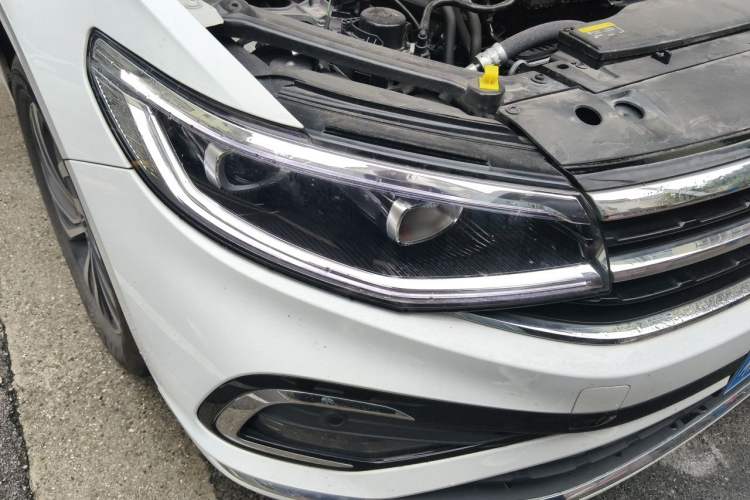 Used Volkswagen Bora 2024 280TSI DSG Comfort Edition Right Front Headlight