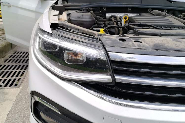 Used Volkswagen Bora 2024 200TSI DSG Smart Drive Edition Right Front Headlight