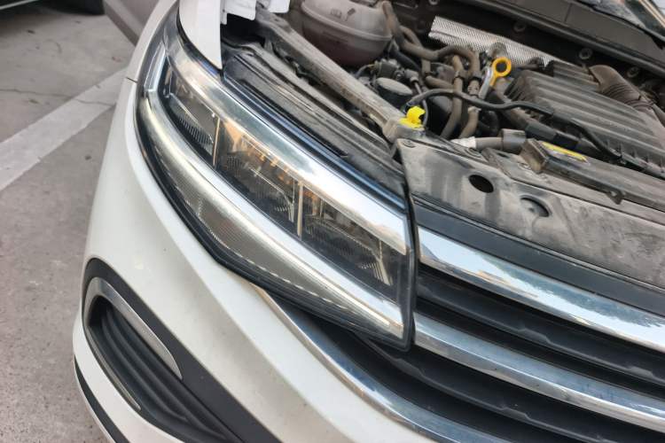 Used Volkswagen Bora 2024 200TSI Manual Comfort Edition Right Front Headlight