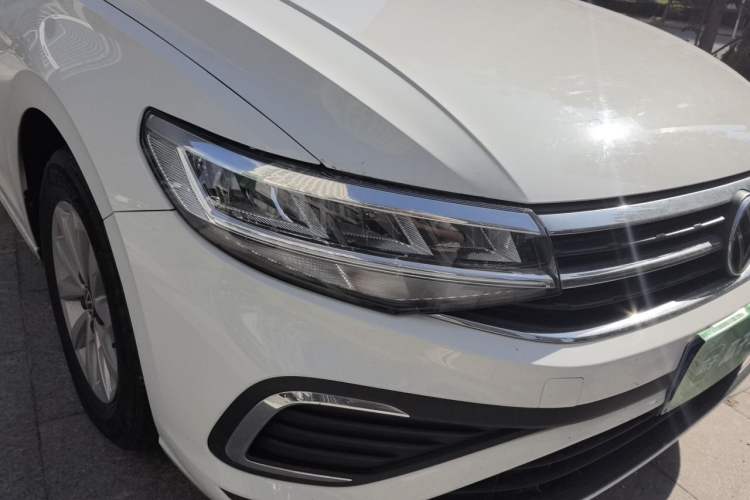 Used Volkswagen Bora 2024 200TSI DSG Comfort Edition Right Front Headlight