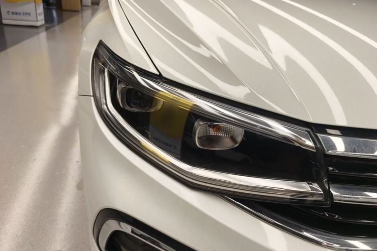 Used Volkswagen Bora 2024 200TSI DSG EnjoyDrive PRO Edition Right Front Headlight