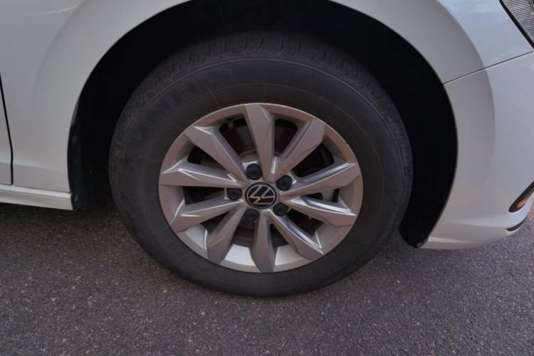 Used Volkswagen Bora 2024 200TSI DSG Smart Drive Edition Right Front Wheel Hub