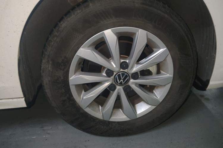 Used Volkswagen Bora 2024 200TSI DSG Comfort Edition Right Front Wheel Hub