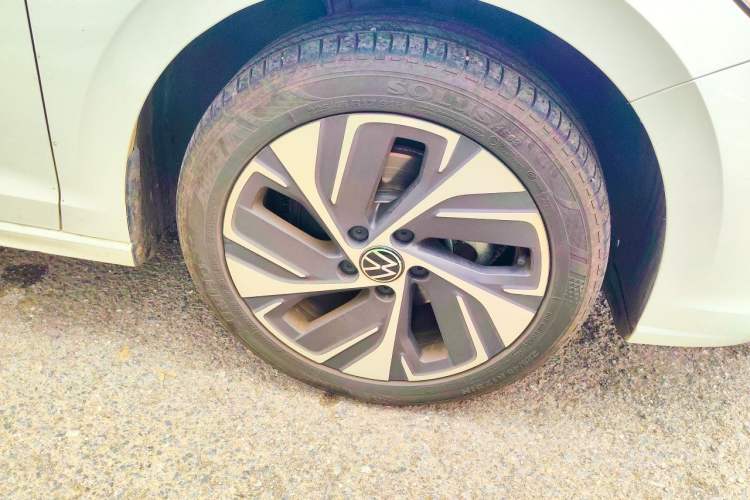 Used Volkswagen Bora 2024 300TSI DSG Prestige Edition Right Front Wheel Hub