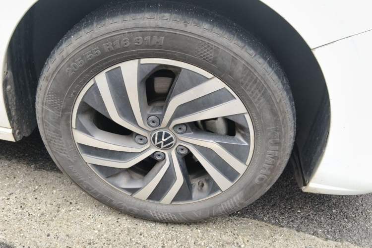 Used Volkswagen Bora 2024 280TSI DSG Comfort Edition Right Front Wheel Hub