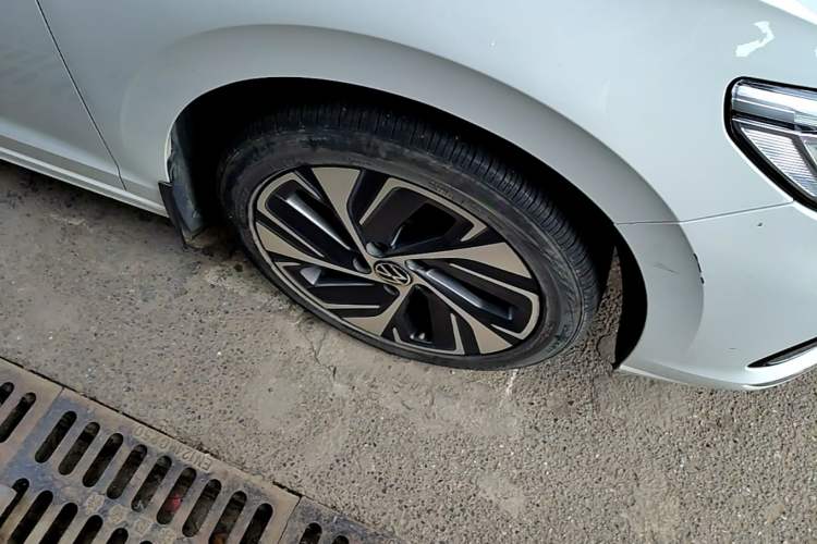 Used Volkswagen Bora 2024 200TSI DSG EnjoyDrive PRO Edition Right Front Wheel Hub