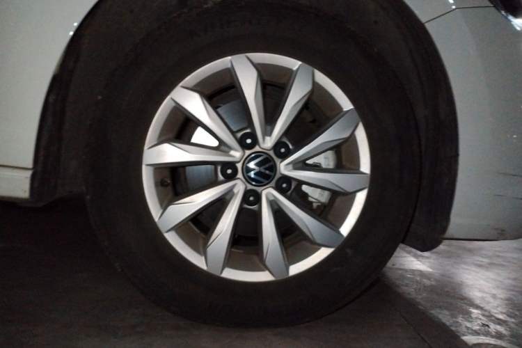 Used Volkswagen Bora 2024 200TSI DSG Comfort Edition Right Front Wheel Hub