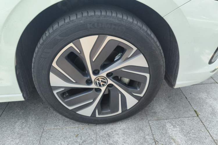 Used Volkswagen Bora 2024 300TSI DSG Prestige Edition Right Front Wheel Hub