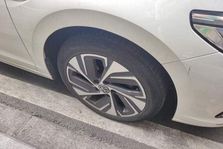 Used Volkswagen Bora 2024 300TSI DSG Prestige Edition Right Front Wheel Hub