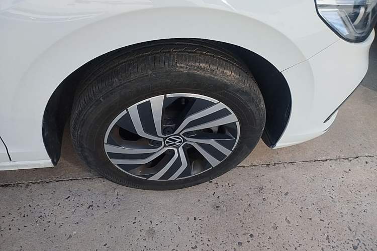 Used Volkswagen Bora 2024 280TSI DSG Comfort Edition Right Front Wheel Hub